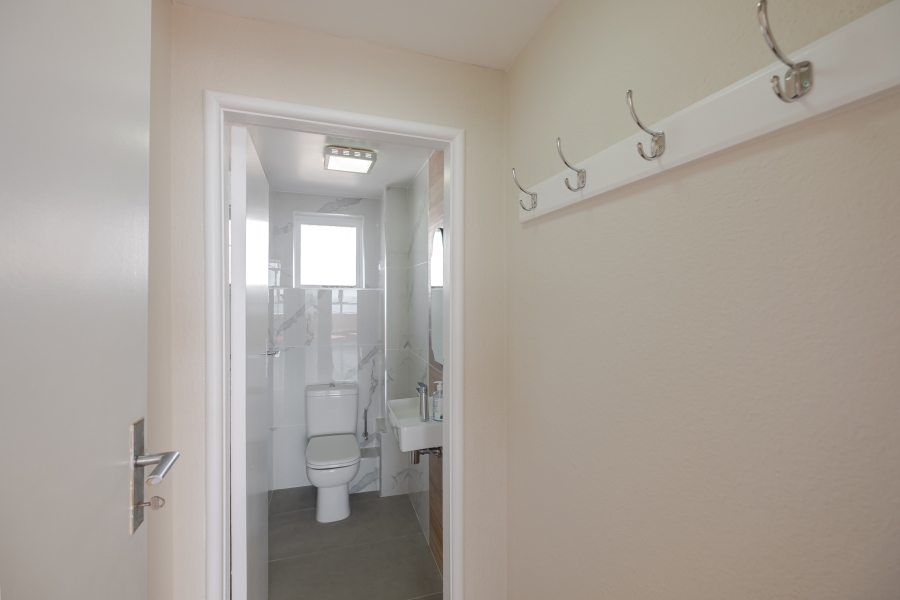 To Let 3 Bedroom Property for Rent in Sea Point Western Cape
